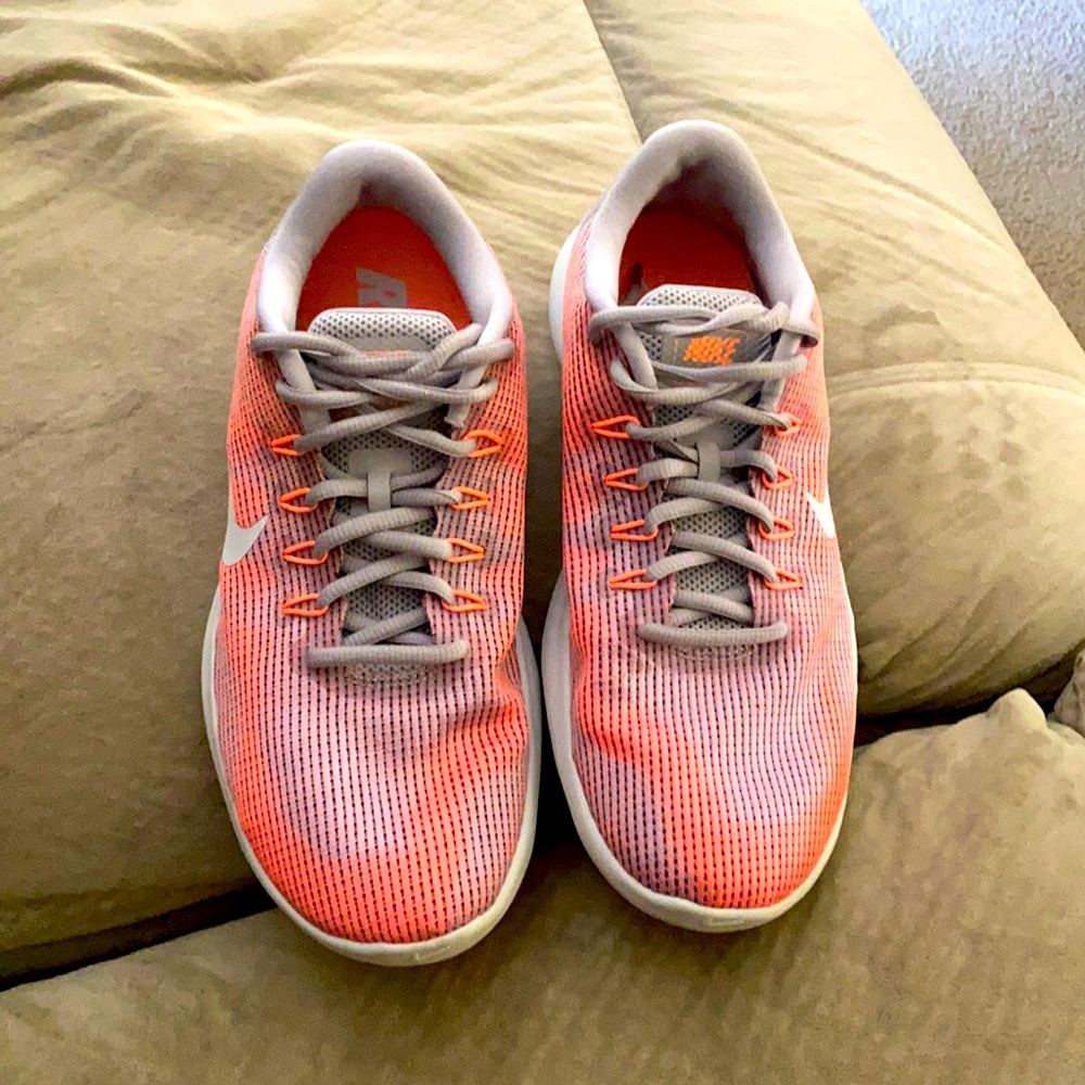 Nike flex running shoe (women’s)